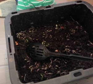 How to Make a Worm Bin for Less than $5 - Easy DIY Worm Composter